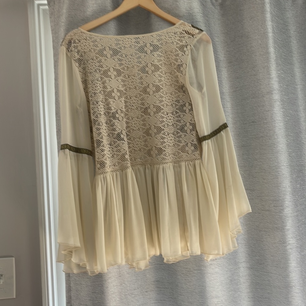 FREE PEOPLE TOP With embroidery. Worn but in excellent condition.
